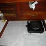 New tile and hotplate to replace the rusty stove